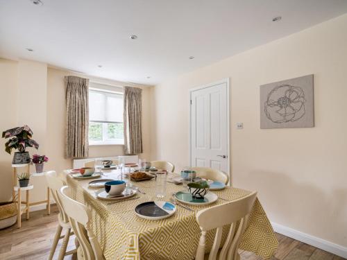 Létesítmények, Spacious Surrey Family Home with Free Parking - Pass the Keys in Runnymede