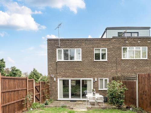 Létesítmények, Spacious Surrey Family Home with Free Parking - Pass the Keys in Runnymede