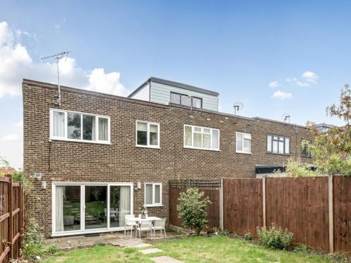 Létesítmények, Spacious Surrey Family Home with Free Parking - Pass the Keys in Runnymede