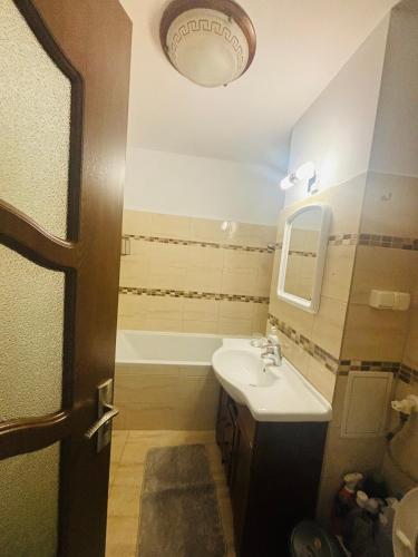 Cozy apartament Roman in โรมัน