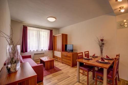Deluxe Apartment with Balcony and Two Extra Beds image 7