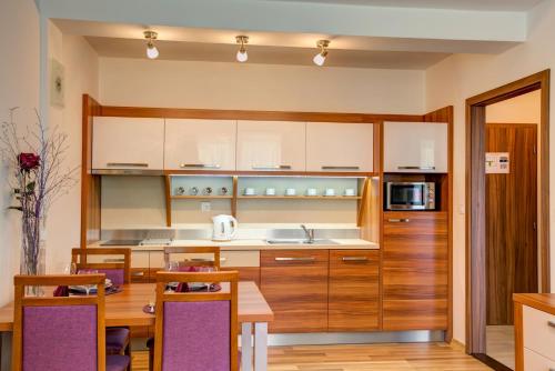 Deluxe Apartment with Balcony and Two Extra Beds image 8