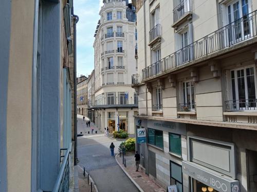 Exterior view, Lemov'Inn, central historic apartment in Limoges
