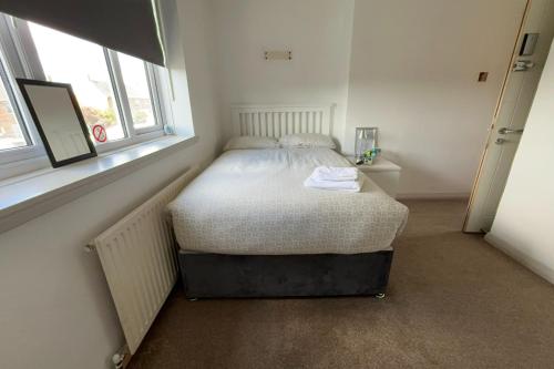 Private Rooms with Shared Bathroom Bus Stop 8 Mins Away - Mattingley