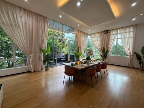 Forest Edge Bungalow 9 BR 42 pax Templer Villa - image 14