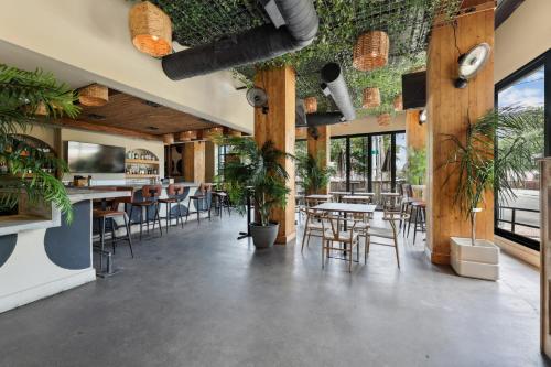 Sentral Studio Apt on East 6th St - image 10