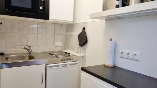 köök, Ferienwohnung "Achtern Diek 1" 1 Reihe an der Ostseeküste (Ferienwohnung "Achtern Diek 1" 1 Reihe an der Ostseekuste) in Schonberg (Holstein)