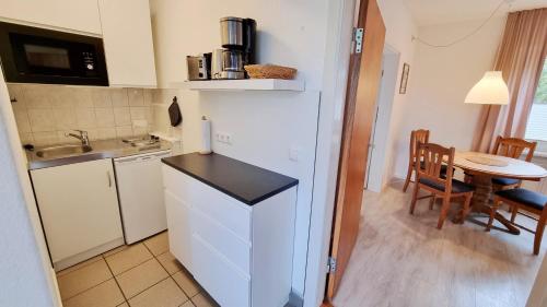 köök, Ferienwohnung "Achtern Diek 1" 1 Reihe an der Ostseeküste (Ferienwohnung "Achtern Diek 1" 1 Reihe an der Ostseekuste) in Schonberg (Holstein)