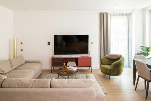 St Pancras, Luxury 3 Bed Apartment, 2 Balconies