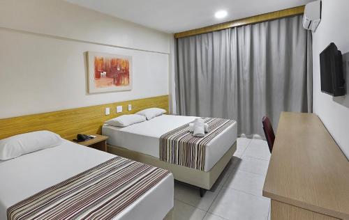 1 double bed, 1 twin bed