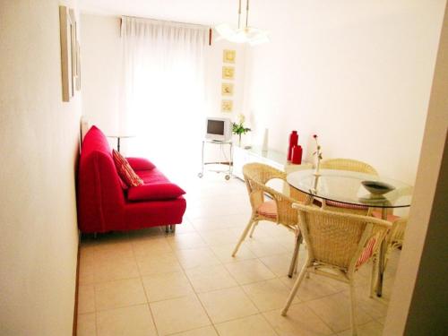 One-Bedroom Apartment image 9