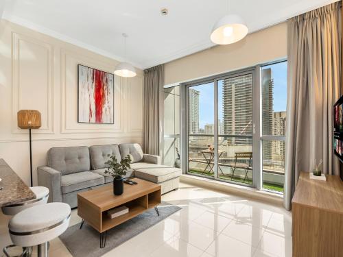 Modern 1BR Apt With Access to Jacuzzi, Sauna & Pool, Dubai