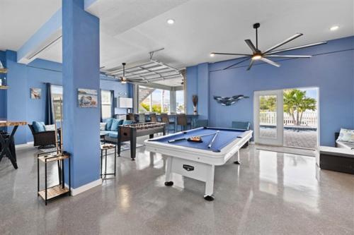 Spacious Home With Heated Pool! Sleeps 15! Billiard table! in Hernando Beach, USA