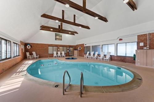 Pilgrim Sands hotel on Long Beach - 수영장