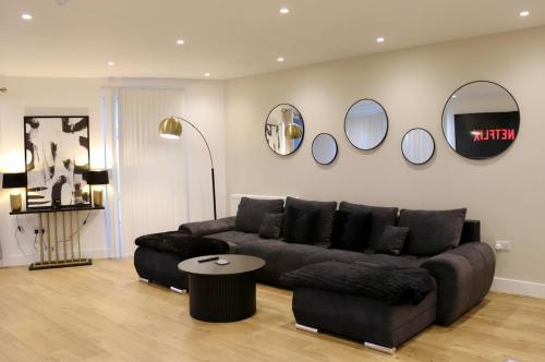 River View Penthouse With Big Balcony & Cinema