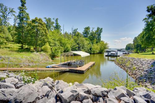 Wooded Gilbertsville Hideaway on Kentucky Lake! - image 6