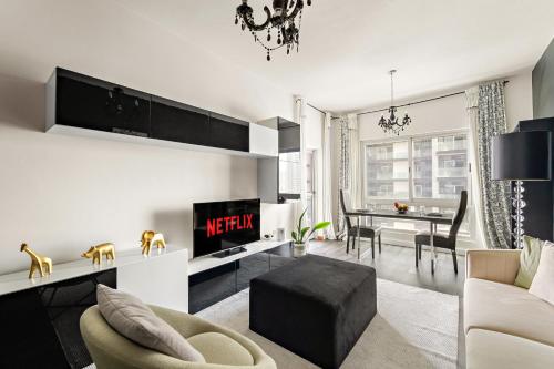 VayK- Modern 1BR Apartment in Marina Near Metro, Дубай (фото 3)