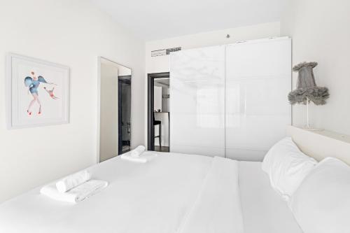 VayK- Modern 1BR Apartment in Marina Near Metro, Дубай (фото 7)