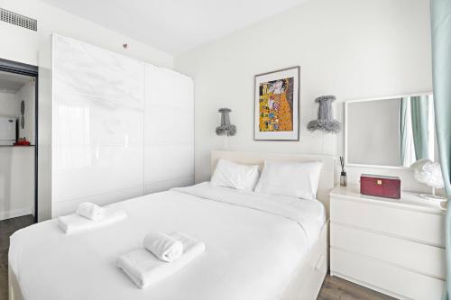 VayK- Modern 1BR Apartment in Marina Near Metro, Дубай (фото 9)