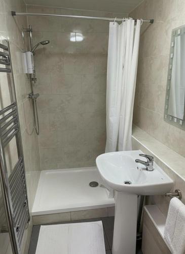 Charming Chalet - Sleep 3 4 & Free Parking, Dartmouth (photo 6)