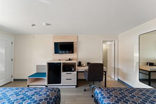 Pilgrim Sands on Long Beach - image 2