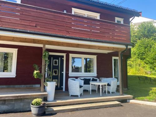 Spacious apartment with 4 bedrooms in Грімштад