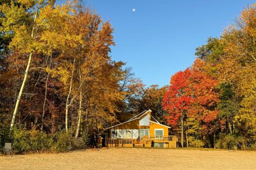 . Private Beach & Deck: Spacious Lake Michigan Home
