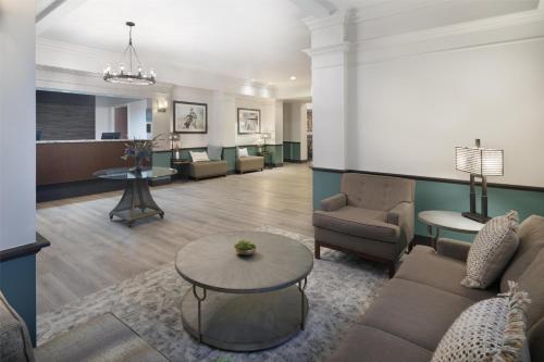 Best Western Plus Frontier Inn - main image