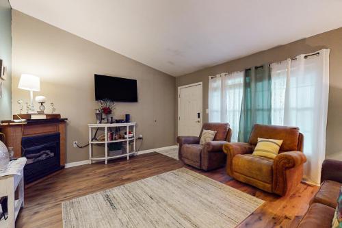 Colonial Crest 215