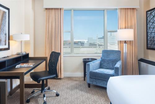 Hilton Milwaukee City Center - image 11