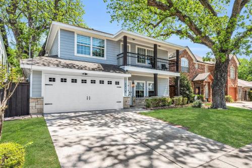 Highland Cottage - Central, Huge Yard Hot Tub in University Park