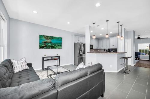 Highland Cottage - Central, Huge Yard Hot Tub in University Park