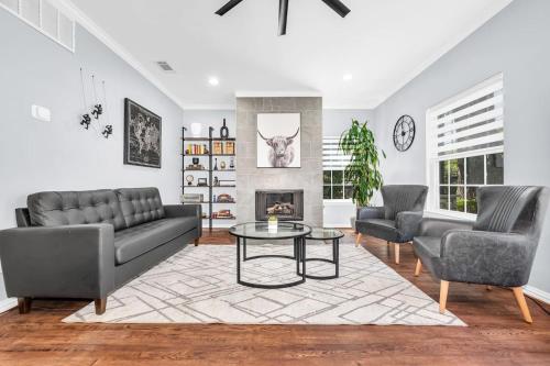 Highland Cottage - Central, Huge Yard Hot Tub in University Park