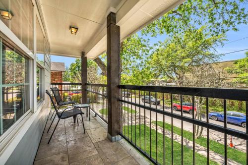 Highland Cottage - Central, Huge Yard Hot Tub in University Park