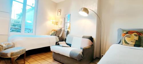 PARIS AUTHENTIC HOUSE Small, bright and calm studio