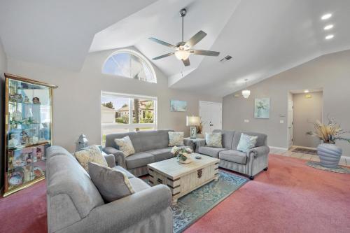 Seahorse Waterfront Pool Home - image 8