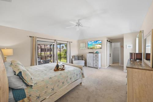 Seahorse Waterfront Pool Home - image 9