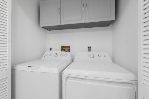 Seahorse Waterfront Pool Home - image 12