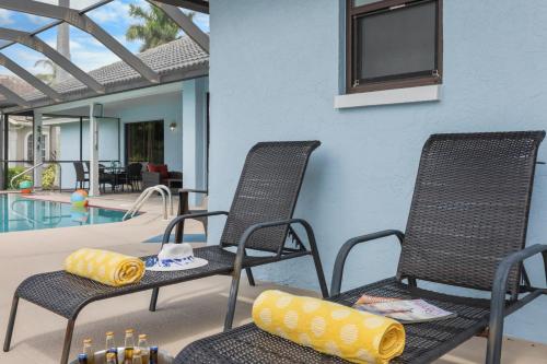 Seahorse Waterfront Pool Home - image 11