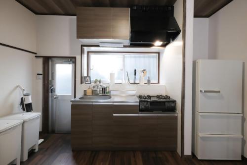 Kitchen, FUKUDA House in Yamato