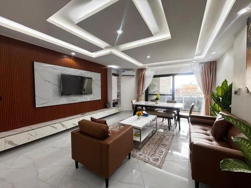 Stunning 2 Bedroom Apartment Overlooking the Ocean