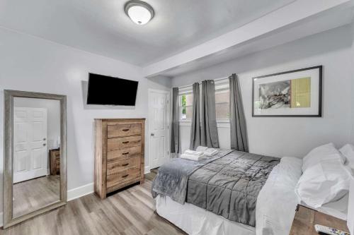Pitchers Paradise Apt 1-All Star Baseball Rentals in Oneonta, USA