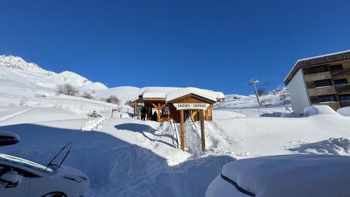 Appartement LE ROC ROUGE aux pieds des pistes in Montgellafrey