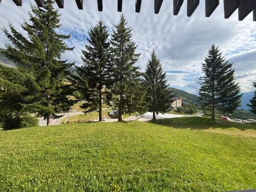Appartement LE ROC ROUGE aux pieds des pistes in Montgellafrey