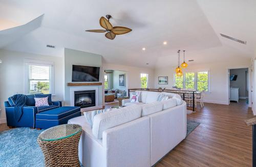 Shore-ly Blessed - Corolla Whalehead 900 Ft to Beach Pool Hot Tub Ocean Views Pets OK Dog Run Area - image 2