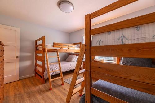 Shore-ly Blessed - Corolla Whalehead 900 Ft to Beach Pool Hot Tub Ocean Views Pets OK Dog Run Area - image 4