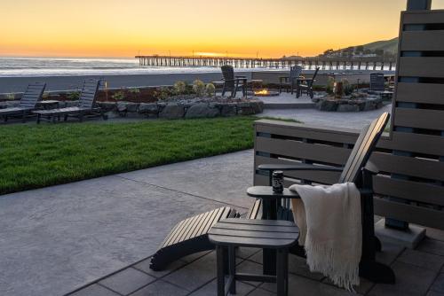 Shoreline Inn...on the beach