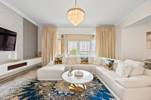 2BDR Luxury Apartment in Palm, Dubai