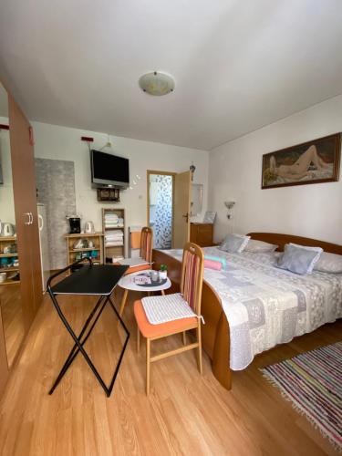 Bed, Nora in Rovinj
