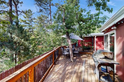 Lazy Bear Retreat in Colorado Springs, USA